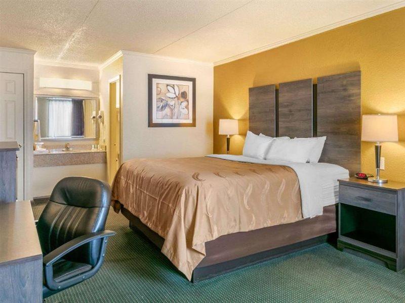 Quality Inn Манчестър Екстериор снимка