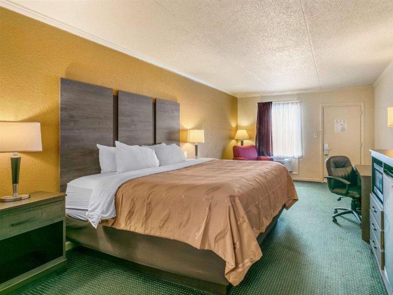 Quality Inn Манчестър Екстериор снимка