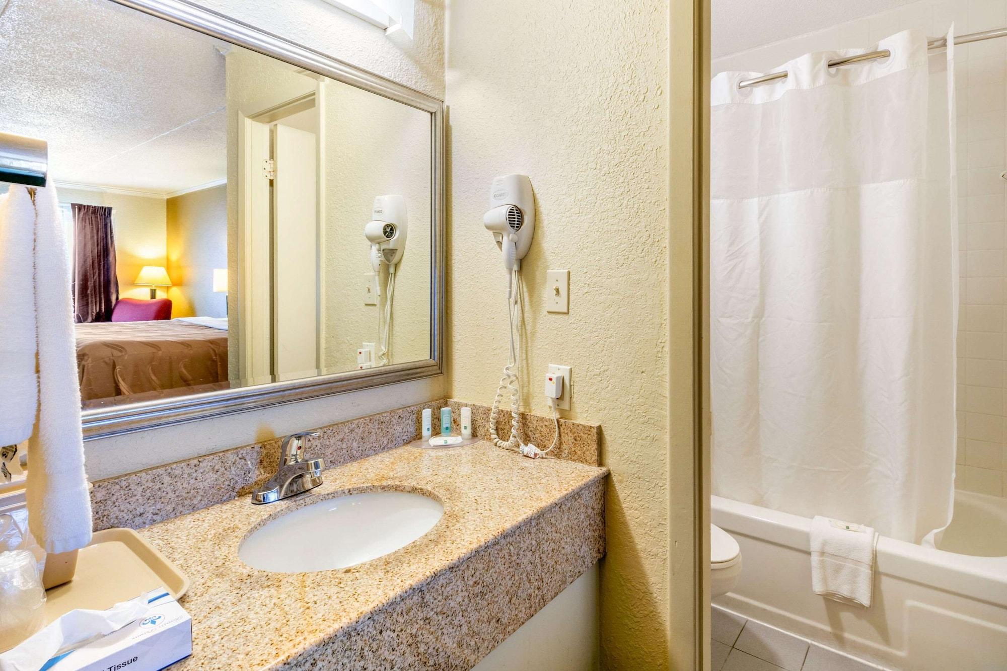 Quality Inn Манчестър Екстериор снимка