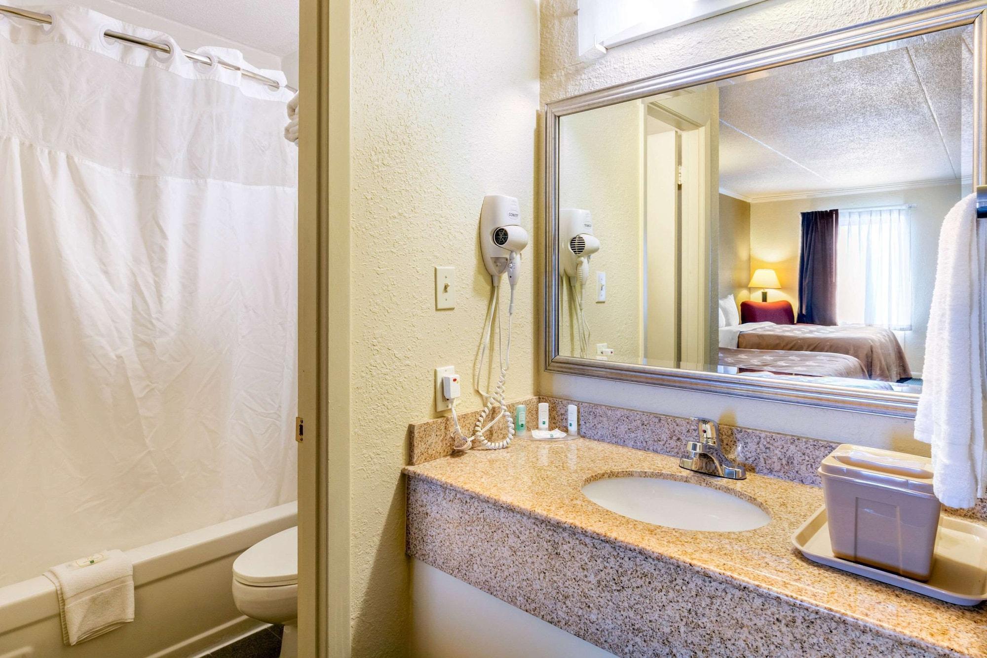 Quality Inn Манчестър Екстериор снимка